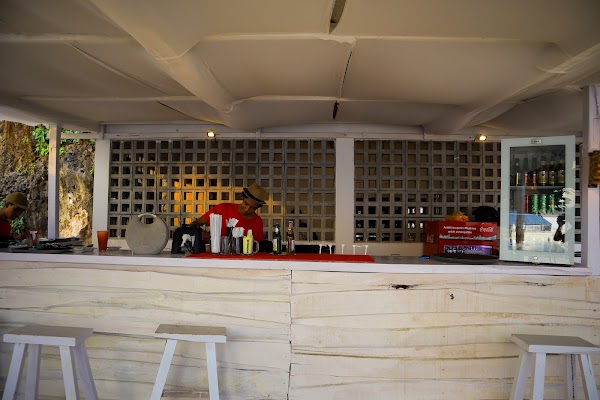 DE ROCKA BEACH BAR 1
