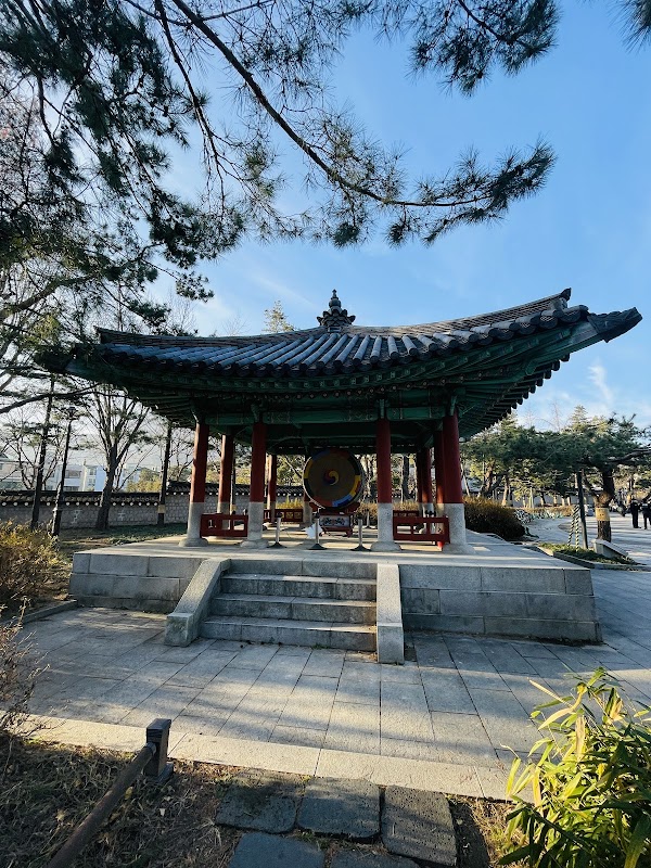 Blue House Plaza 2