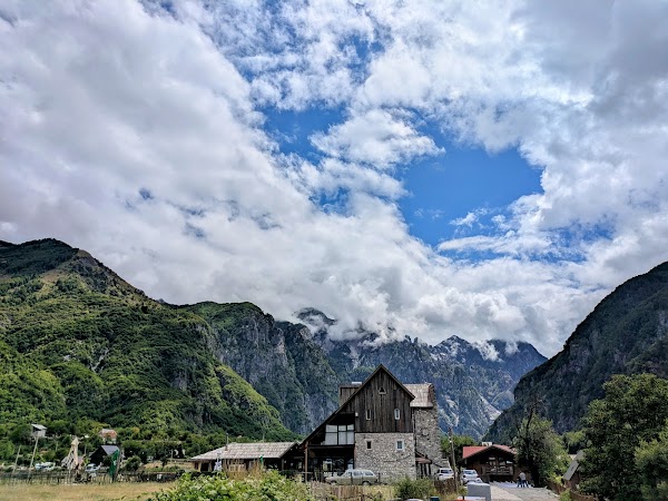 Bujtina Polia & Restorant 4