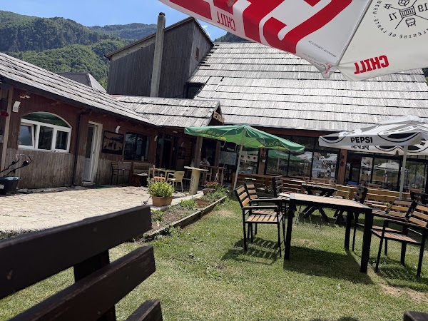 Bujtina Polia & Restorant 2