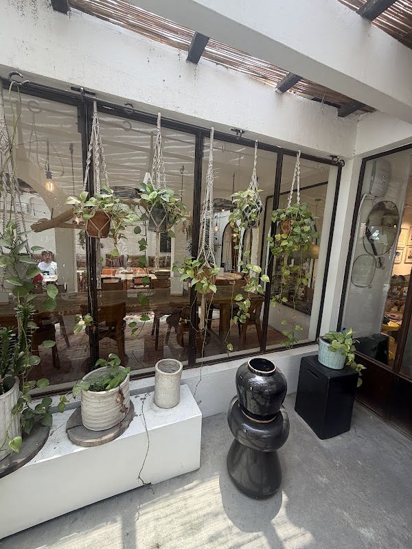 Comptoir 102 Concept Store & Healthy Cafe 2