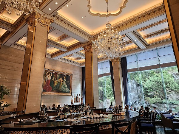 Peninsula Lounge&Bar 1