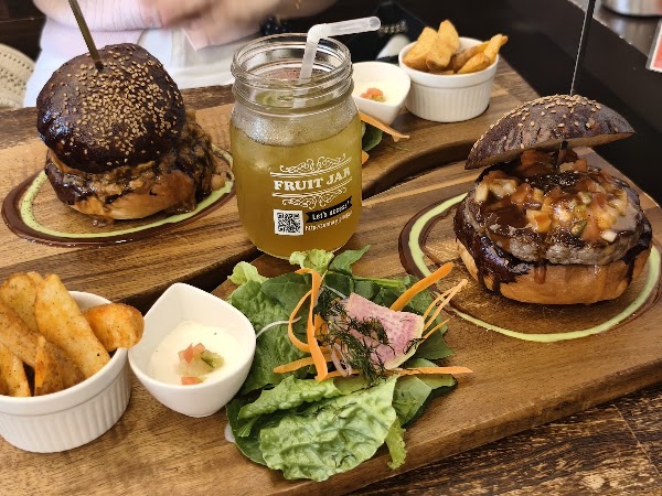 LUXE BURGERS & Sunny's Table 浅草店 3