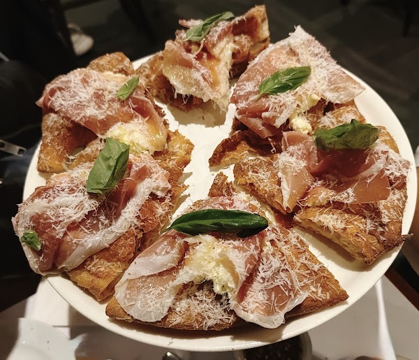 Gigi's Pizza Balmain 5