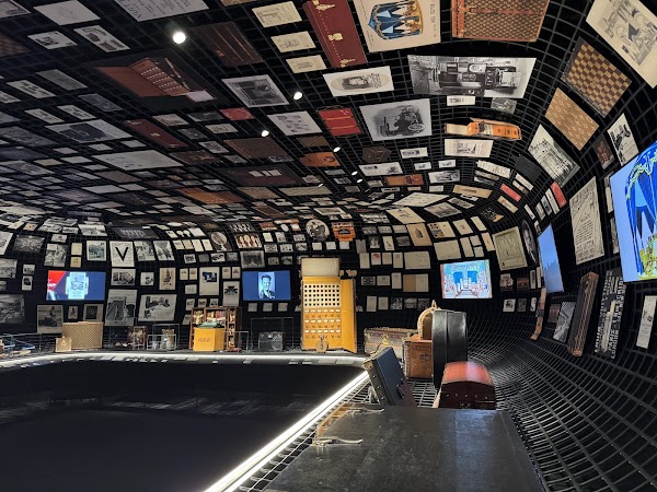 LV The Place Bangkok - Le Café Louis Vuitton