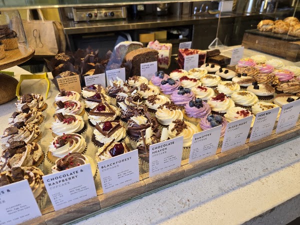 Lola's Bakery - West Hampstead Cafe 4