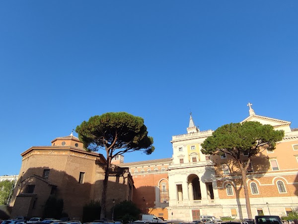 Pontifical Lateran University 4