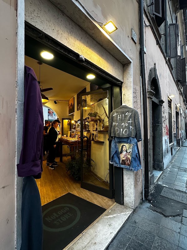 No Logo Store 1