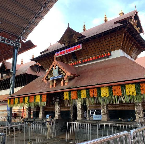 Guruvayur Shri Krishna Temple 1