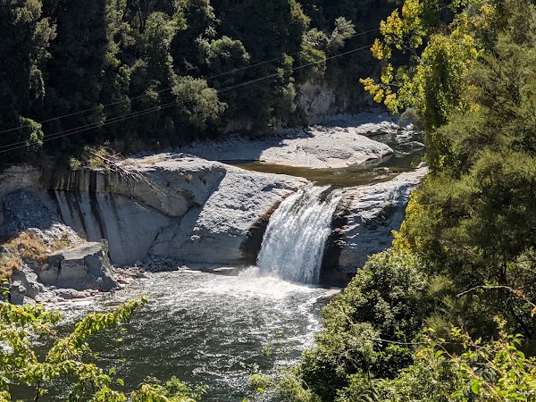 Raukawa Falls 1