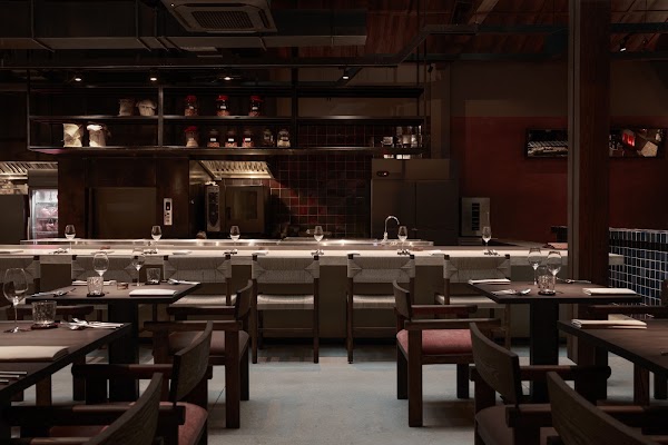Esta Saigon