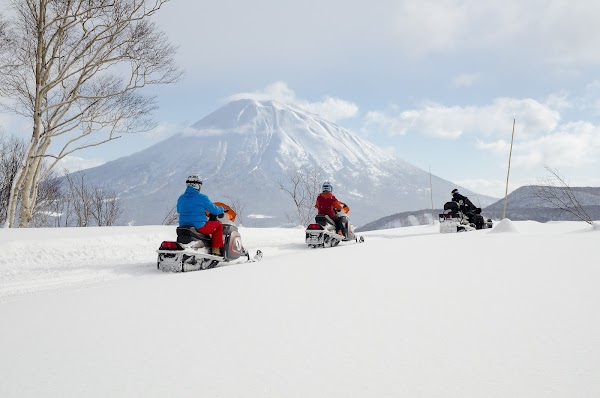 Explore Niseko & the Local Wine bar 4