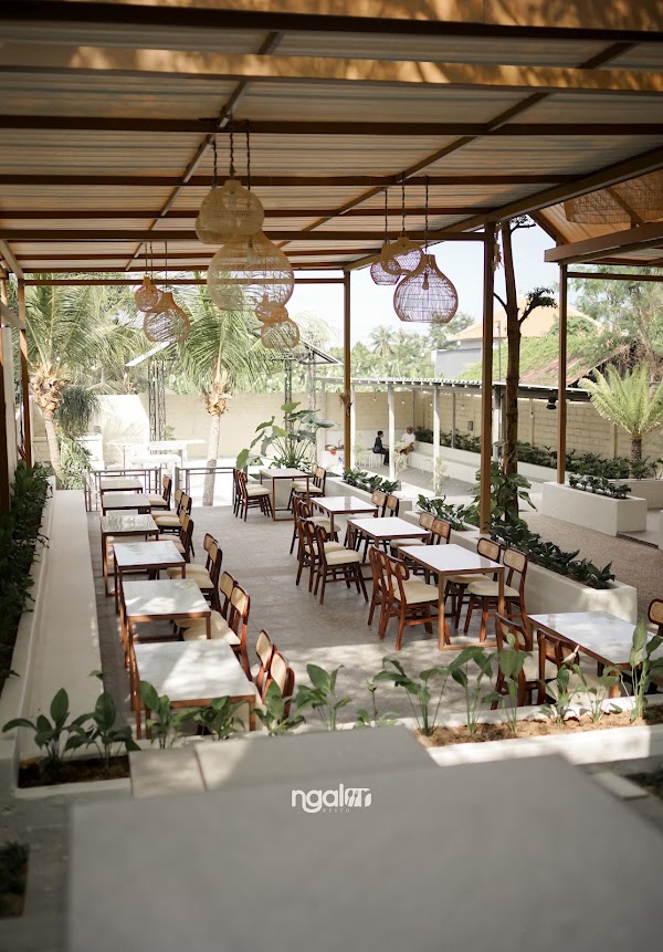 Ngaliir Resto