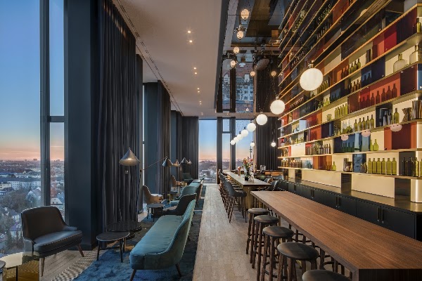 M'Uniqo Rooftop Bar & Restaurant