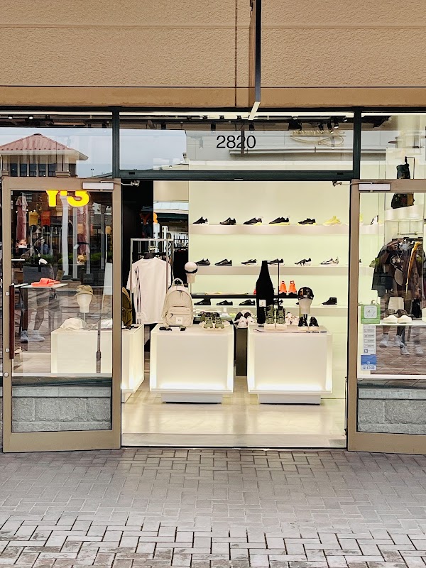 Y-3御殿場プレミアムアウトレット 4