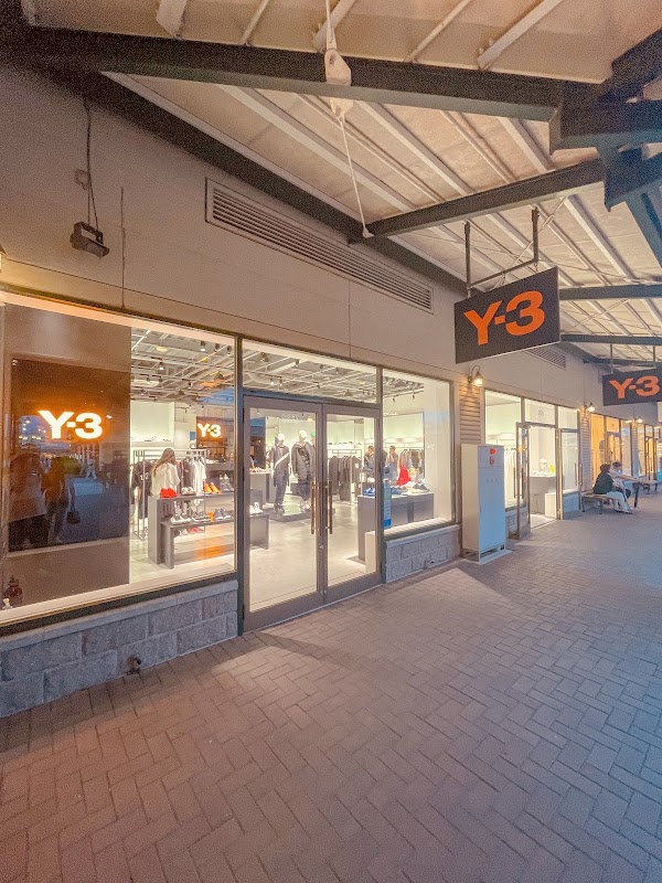 Y-3御殿場プレミアムアウトレット 2