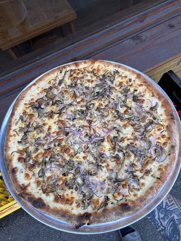 HUGHES PIZZA (ヒューズ ピザ) 5