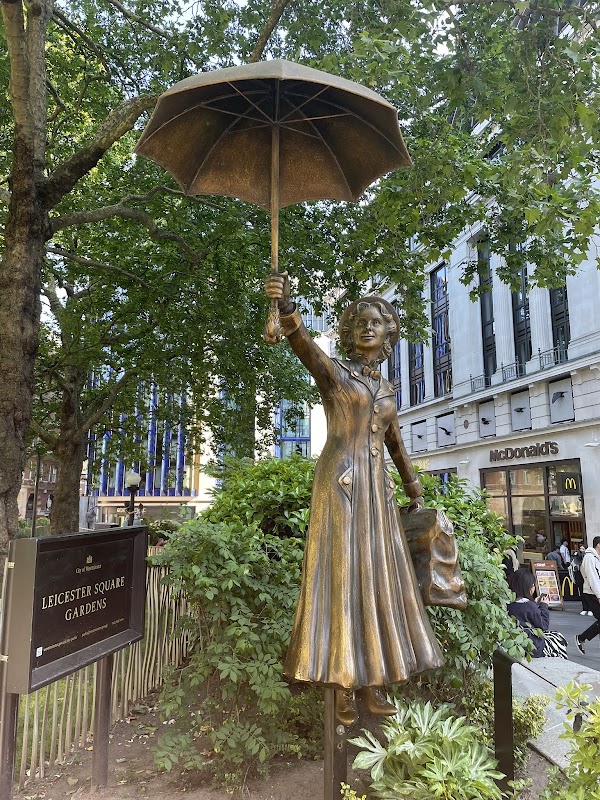 Mary Poppins Statue 1