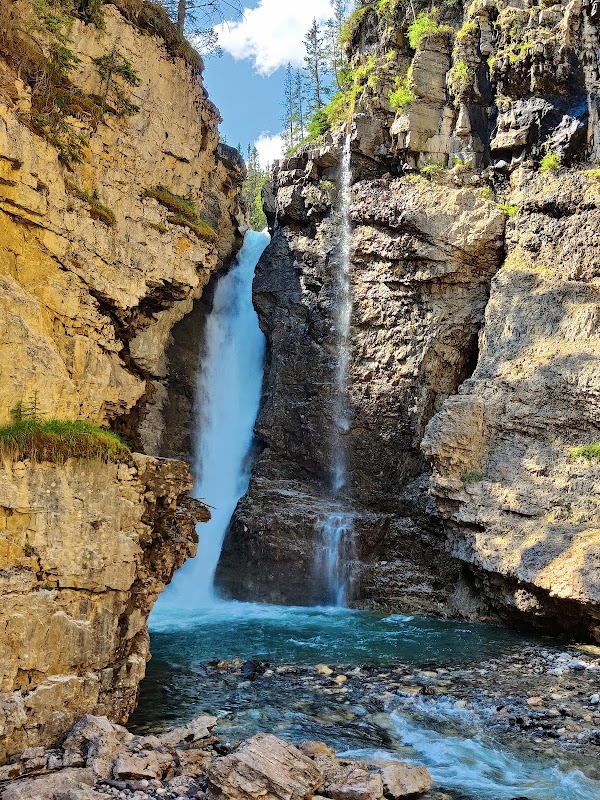 Johnston Canyon, Upper Falls