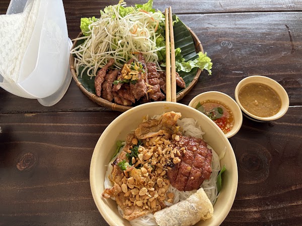 Bún Thịt Nướng Út Quân 5