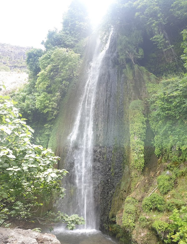 Cascada "El Chorrador del Bosque" o "El Monstruo de Millares" (60 m)