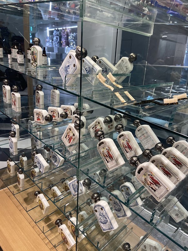 オフィシーヌ・ユニヴェルセル・ビュリー 渋谷 OFFICINE UNIVERSELLE BULY SHIBUYA 5