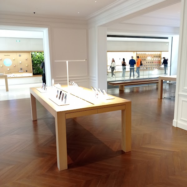 Apple Champs-Élysées 3