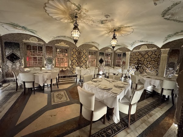 Gianni's At The Former Versace Mansion 1