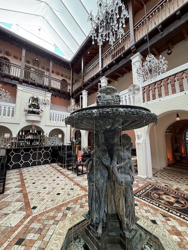 Gianni's At The Former Versace Mansion 3