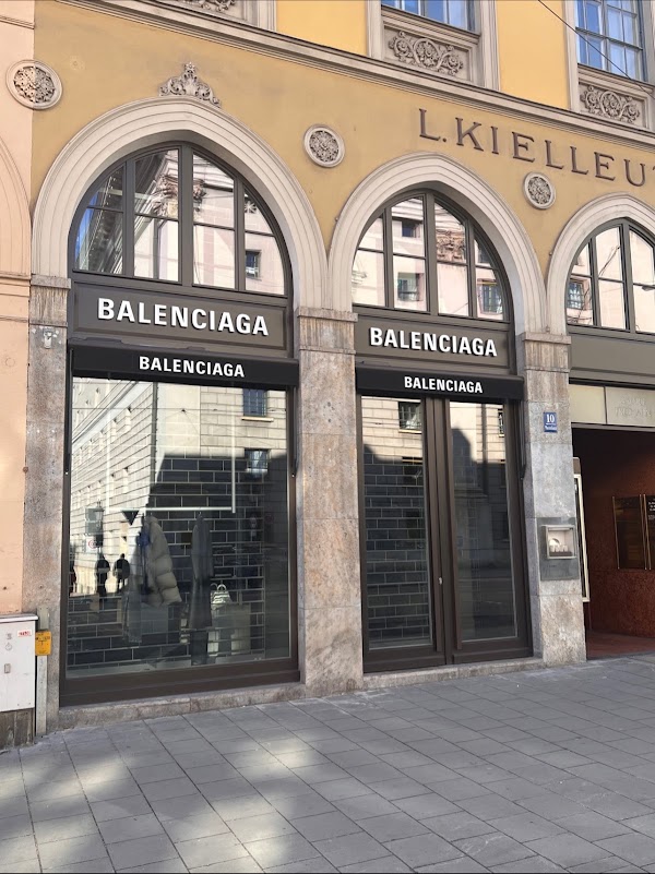 BALENCIAGA