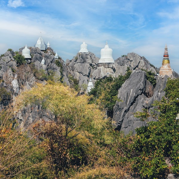 Wat Chaloem Phra Kiat Phrachomklao Rachanusorn : วัดเฉลิมพระเกียรติ พระจอมเกล้า ราชานุสรณ์ (Sky Pagoda : เจดีย์ลอยฟ้า ยอดดอยพระบาท)