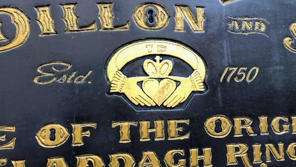 Thomas Dillons Claddagh Ring - Gold Jewellers 5