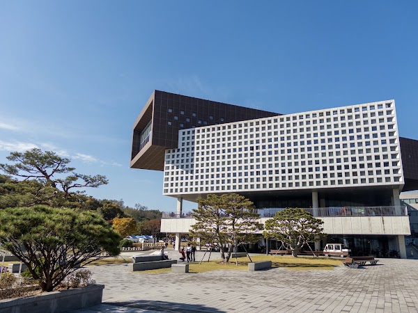 Korea Advanced Institute of Science & Technology (KAIST), Daejeon 4