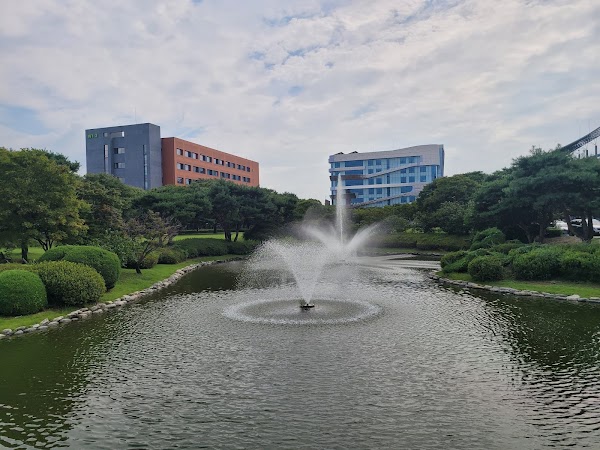 Korea Advanced Institute of Science & Technology (KAIST), Daejeon 3
