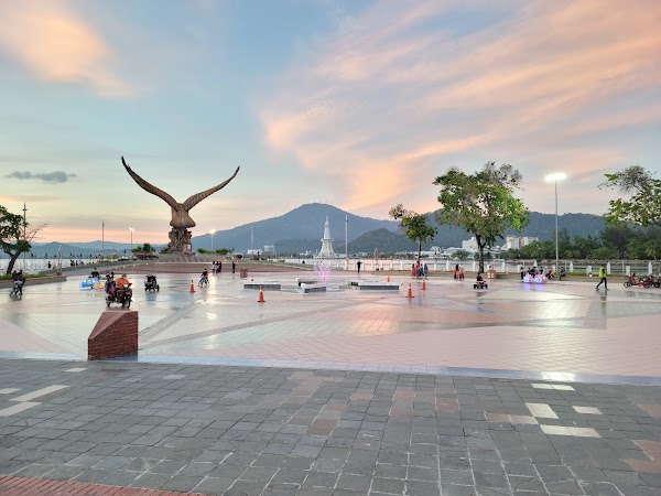 Dataran Lang 2