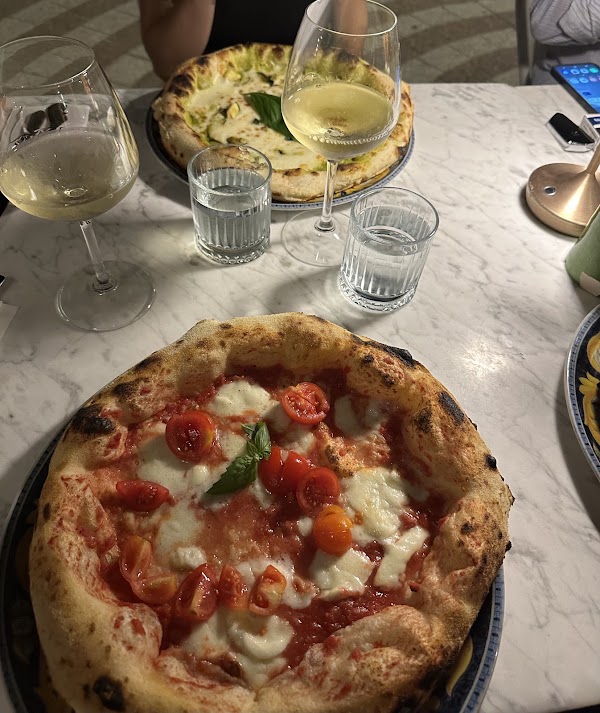 Amalfi Pizza & Gin Cagliari 4