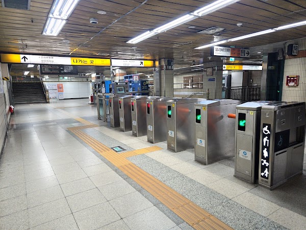 Hongje station