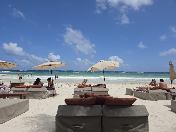 Mía Beach Club and Resort 2