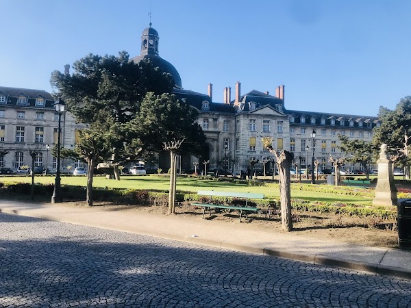 University Hospitals Pitié Salpêtrière 3