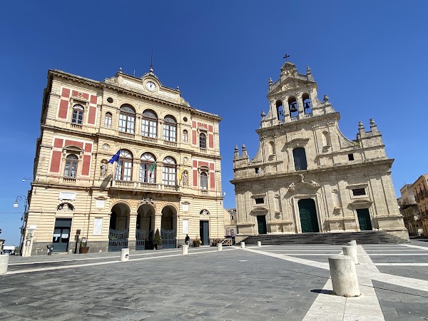 Piazza Carlo Maria Carafa 1