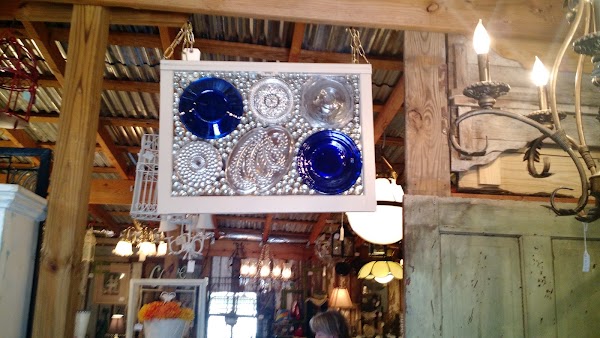 SuzAnna's Antiques