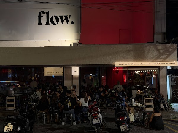 Flow bar & restaurant 4