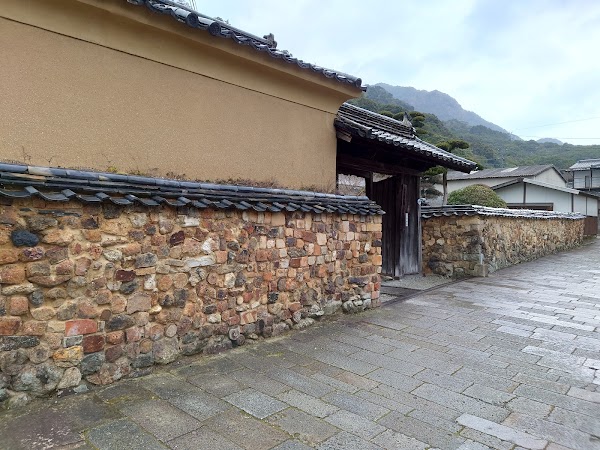 Tombai Wall Alleys