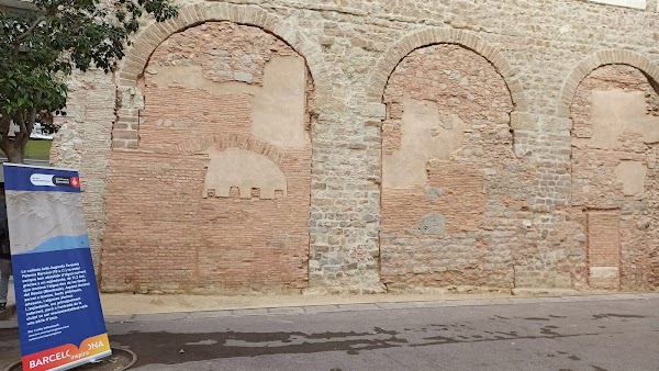 Plaça del Vuit de Març 5