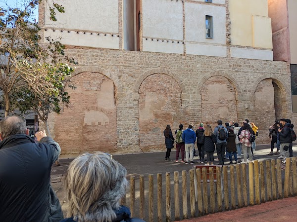 Plaça del Vuit de Març 4