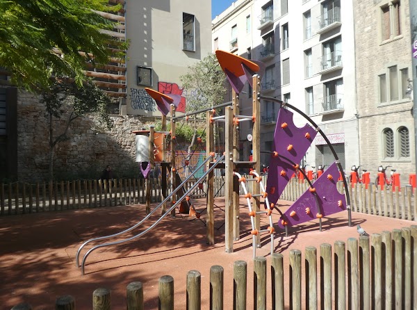 Plaça del Vuit de Març 3