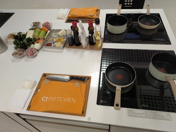 CJ THE KITCHEN 3
