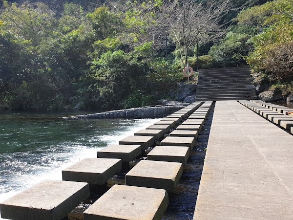 Cheonjiyeon Waterfalls 3