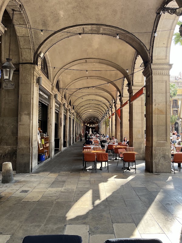 Plaza Real de Cataluña España 5