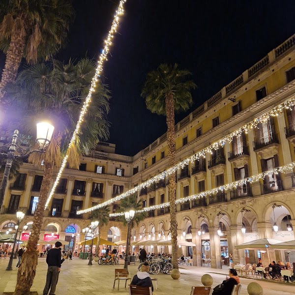 Plaza Real de Cataluña España 3